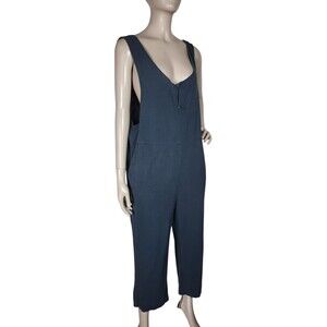 Celmia Collection Sleevless Frog Closure Low-Cut Wide Leg Cropped Jumpsuit LRG